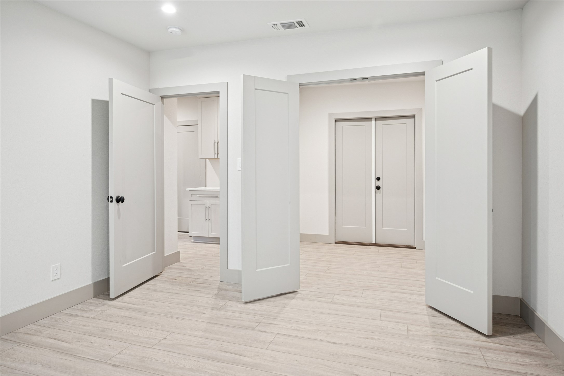 Highland Village, Texas, 75077, United States, 4 Bedrooms Bedrooms, ,3 BathroomsBathrooms,Residential,For Sale,1989492