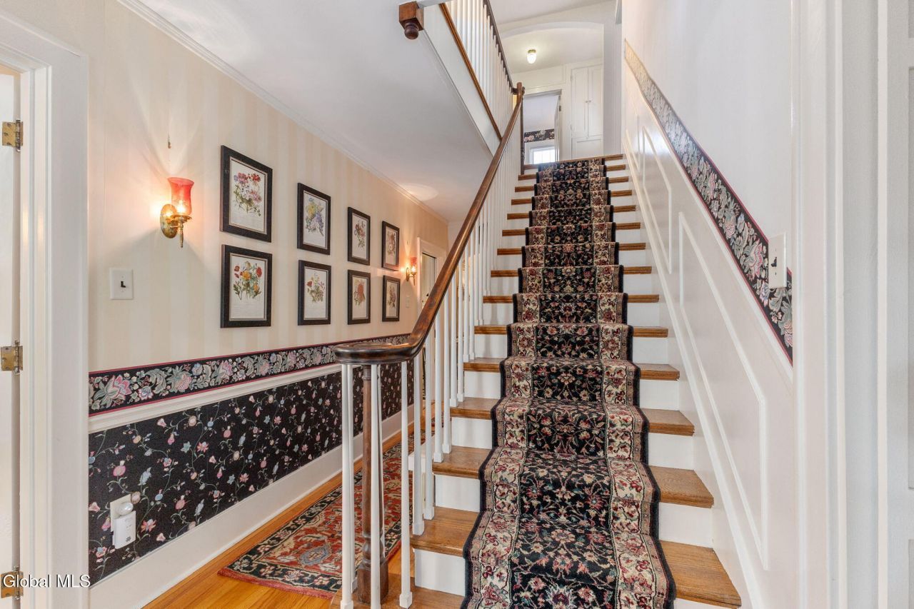 Niskayuna, New York, 12309, United States, 5 Bedrooms Bedrooms, ,3 BathroomsBathrooms,Residential,For Sale,1988361