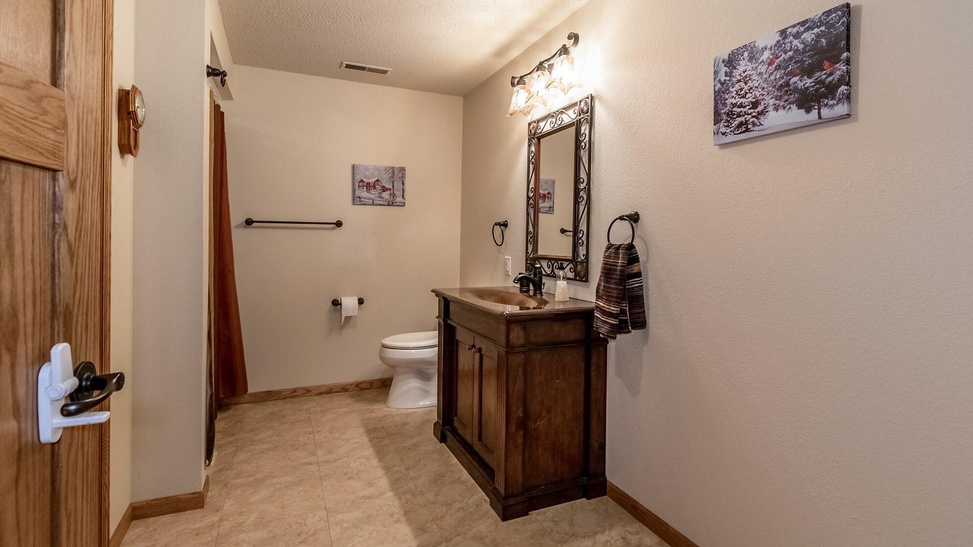 Beulah, North Dakota, 58523, United States, 4 Bedrooms Bedrooms, ,3 BathroomsBathrooms,Residential,For Sale,1780571