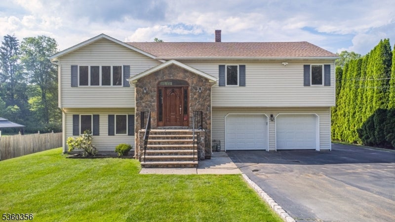 Montville Twp., New Jersey, 07082, United States, 4 Bedrooms Bedrooms, ,3 BathroomsBathrooms,Residential,For Sale,1834822