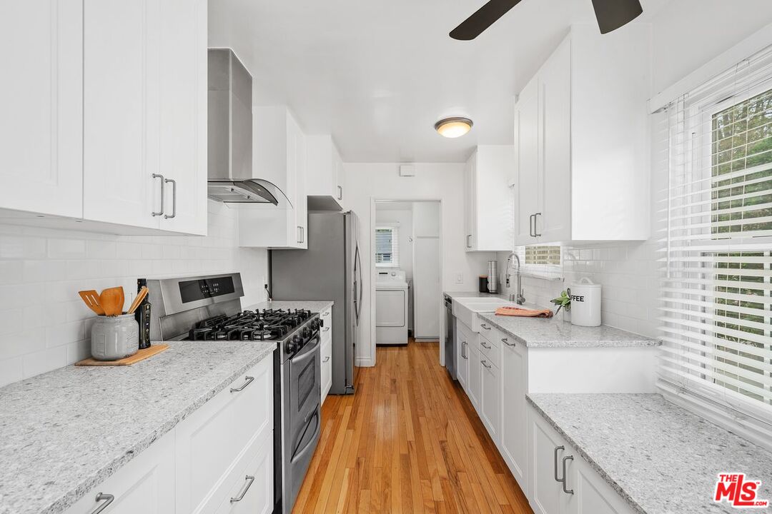 Lake Balboa, California, 91406, United States, 3 Bedrooms Bedrooms, ,1 BathroomBathrooms,Residential,For Sale,1992141