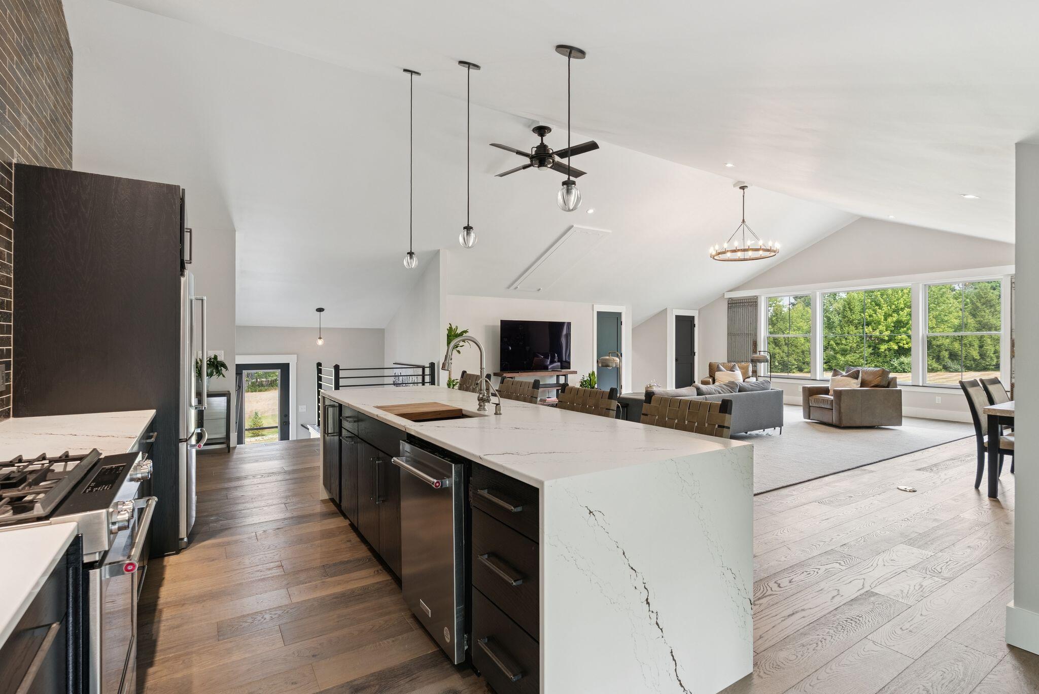 Falmouth, Maine, 04105, United States, 3 Bedrooms Bedrooms, ,4 BathroomsBathrooms,Residential,For Sale,1975511