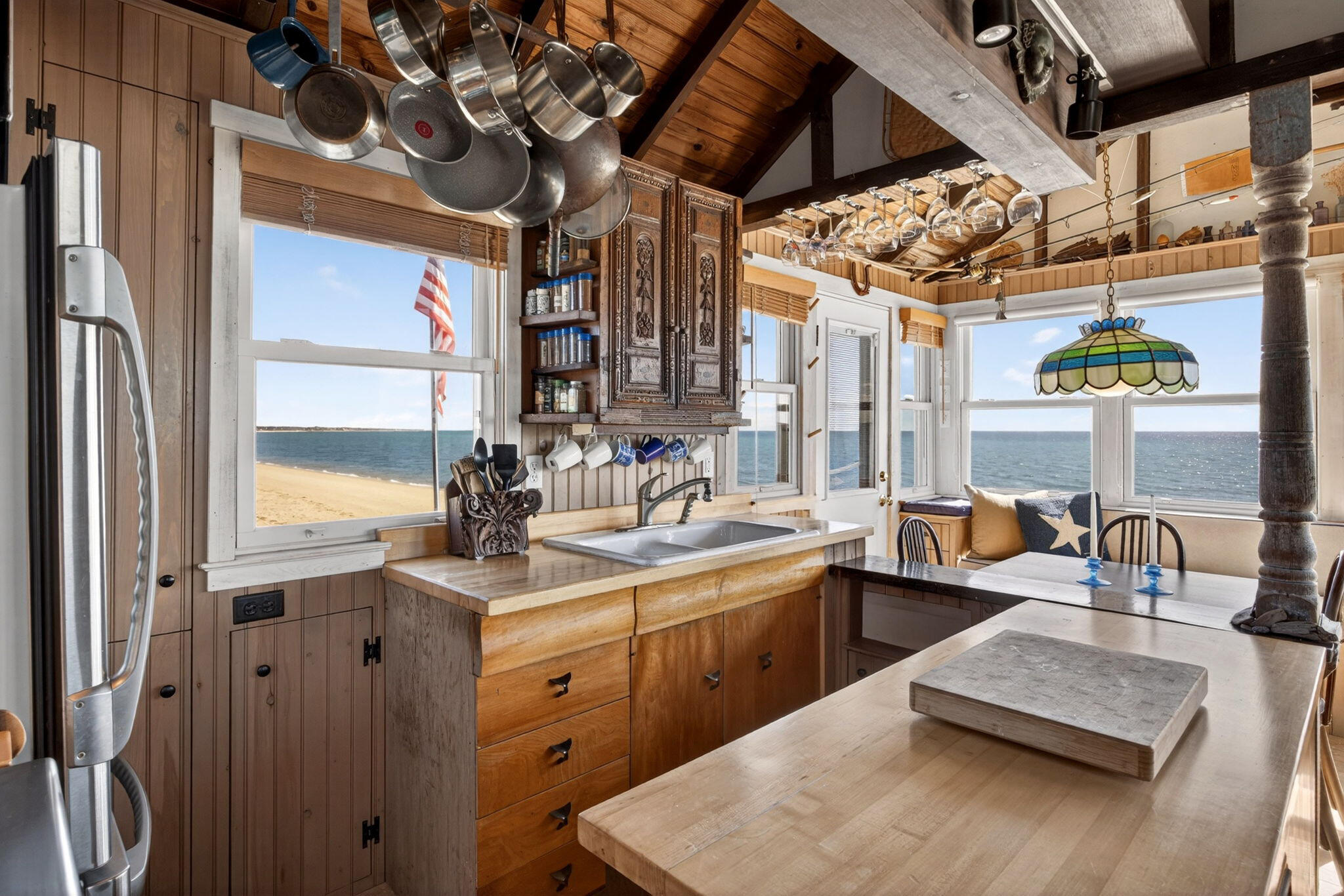  North Truro Beachfront Cottage with Private Bay Access - 物件實景