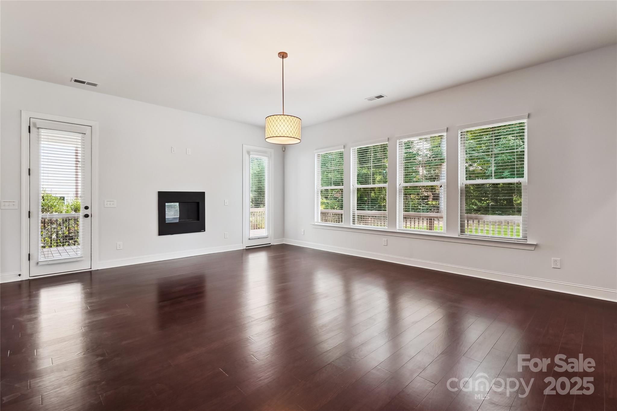 Fort Mill, South Carolina, 29708, United States, 5 Bedrooms Bedrooms, ,5 BathroomsBathrooms,Residential,For Sale,1896141