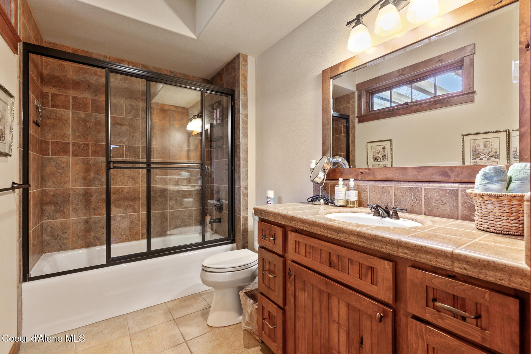 Hayden, Idaho, 83835, United States, 5 Bedrooms Bedrooms, ,4 BathroomsBathrooms,Residential,For Sale,1989952