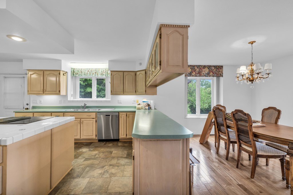 Hayesville, North Carolina, 28904, United States, 3 Bedrooms Bedrooms, ,4 BathroomsBathrooms,Residential,For Sale,1934980