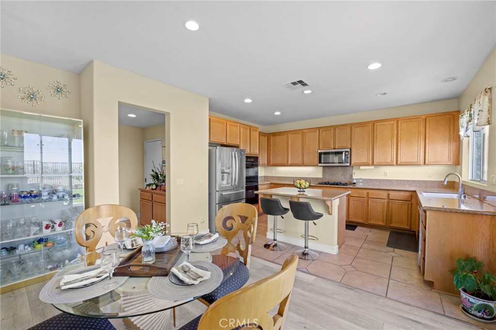 Lake Elsinore, California, 92532, United States, 5 Bedrooms Bedrooms, ,4 BathroomsBathrooms,Residential,For Sale,1989884