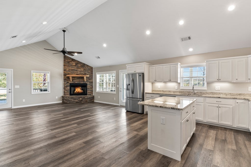 Blue Ridge, Georgia, 30513, United States, 3 Bedrooms Bedrooms, ,2 BathroomsBathrooms,Residential,For Sale,1987936