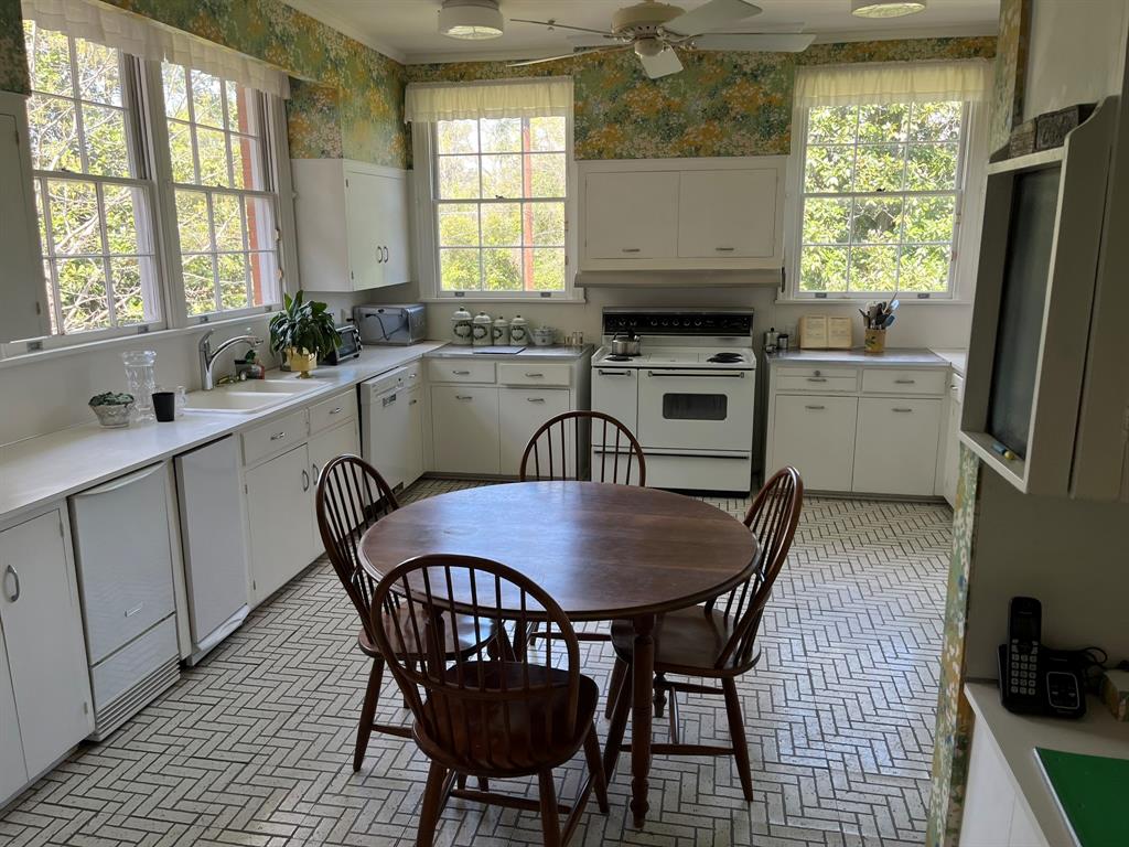 Shreveport, Louisiana, 71106, United States, 3 Bedrooms Bedrooms, ,4 BathroomsBathrooms,Residential,For Sale,1807700