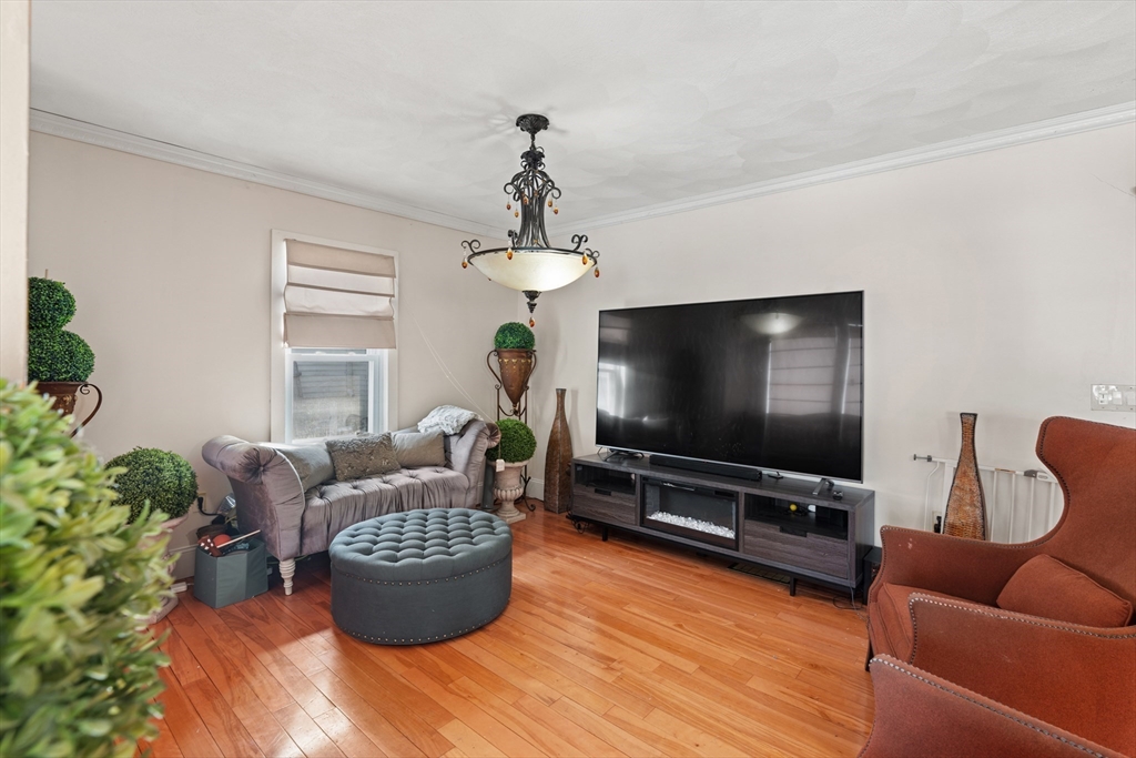 Lynn, Massachusetts, 01905, United States, 3 Bedrooms Bedrooms, ,2 BathroomsBathrooms,Residential,For Sale,1983018