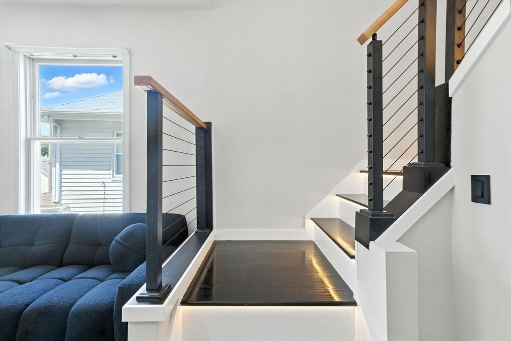 Lynn, Massachusetts, 01902, United States, 5 Bedrooms Bedrooms, ,3 BathroomsBathrooms,Residential,For Sale,1937359