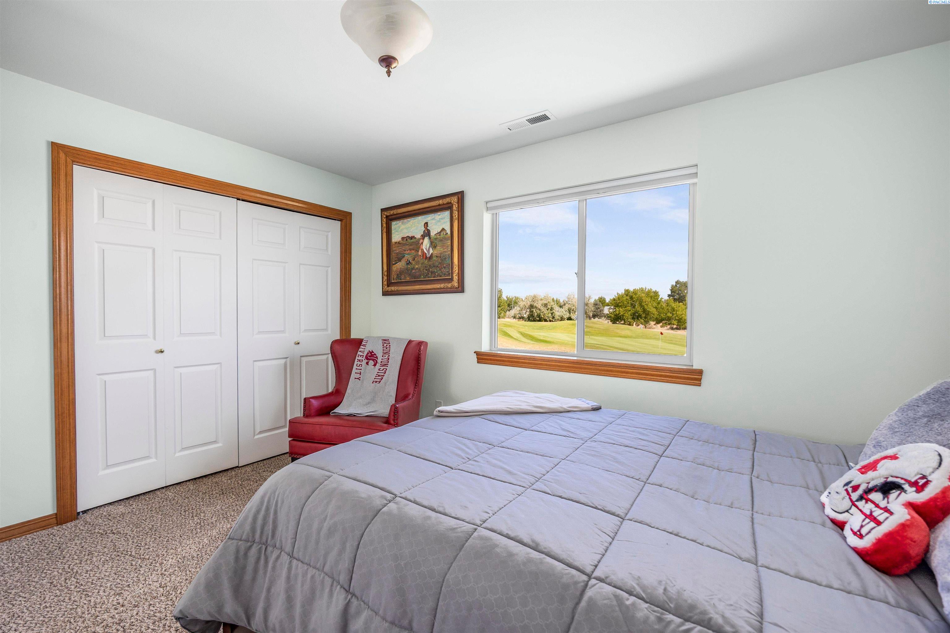 Richland, Washington, 99354, United States, 4 Bedrooms Bedrooms, ,3 BathroomsBathrooms,Residential,For Sale,1980969