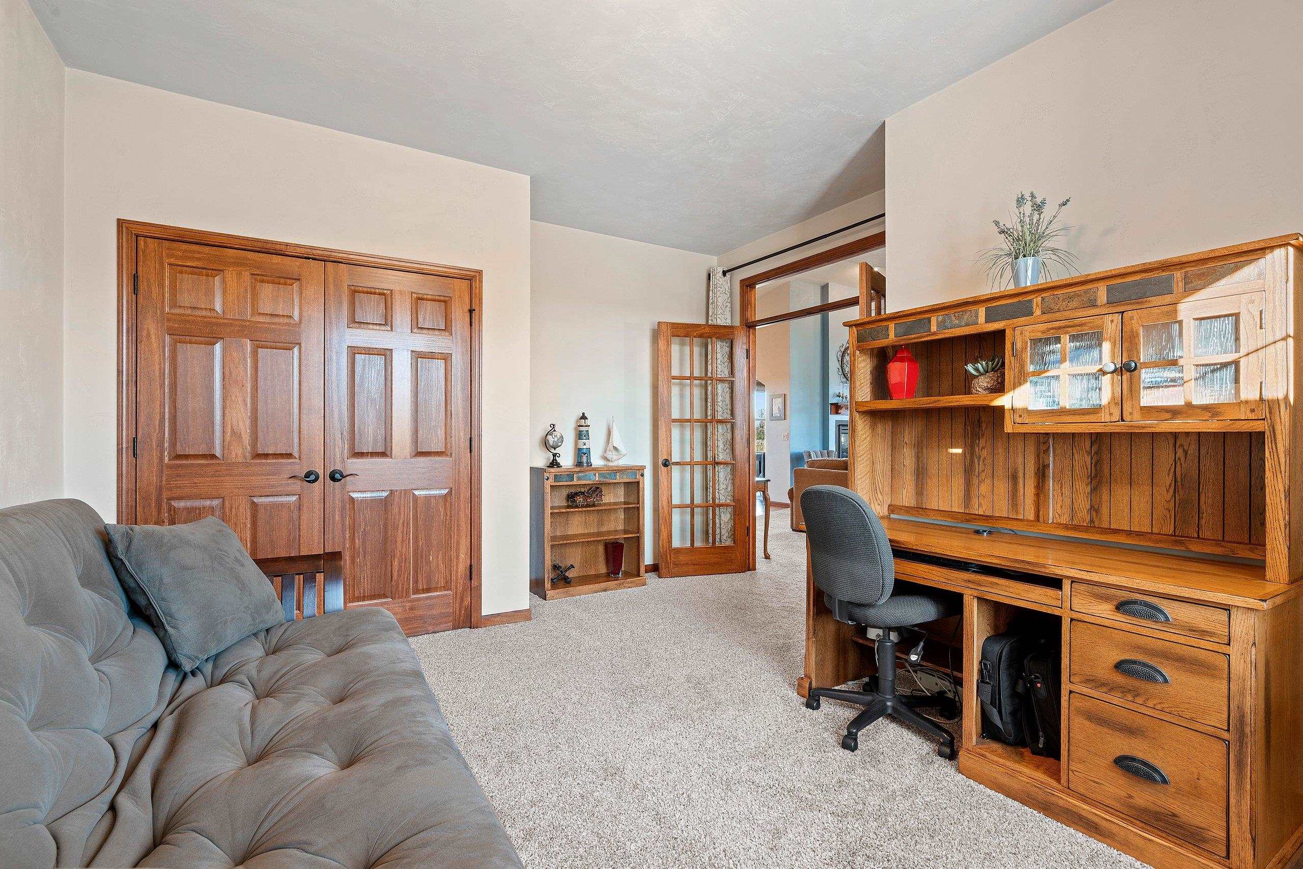 NEENAH, Wisconsin, 54956, United States, 3 Bedrooms Bedrooms, ,3 BathroomsBathrooms,Residential,For Sale,1986561