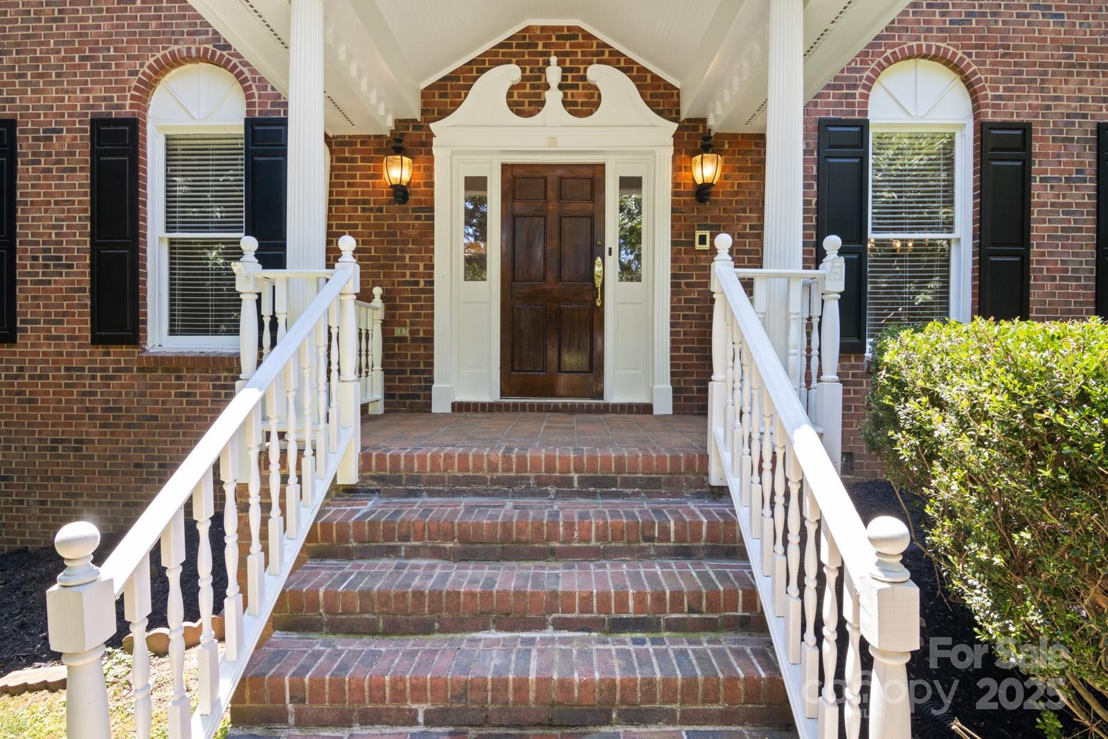 Matthews, North Carolina, 28104, United States, 4 Bedrooms Bedrooms, ,3 BathroomsBathrooms,Residential,For Sale,1876252