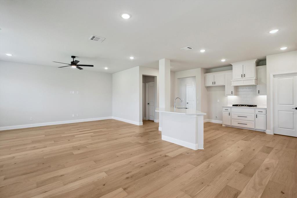 Aubrey, Texas, 76227, United States, 4 Bedrooms Bedrooms, ,3 BathroomsBathrooms,Residential,For Sale,1928697