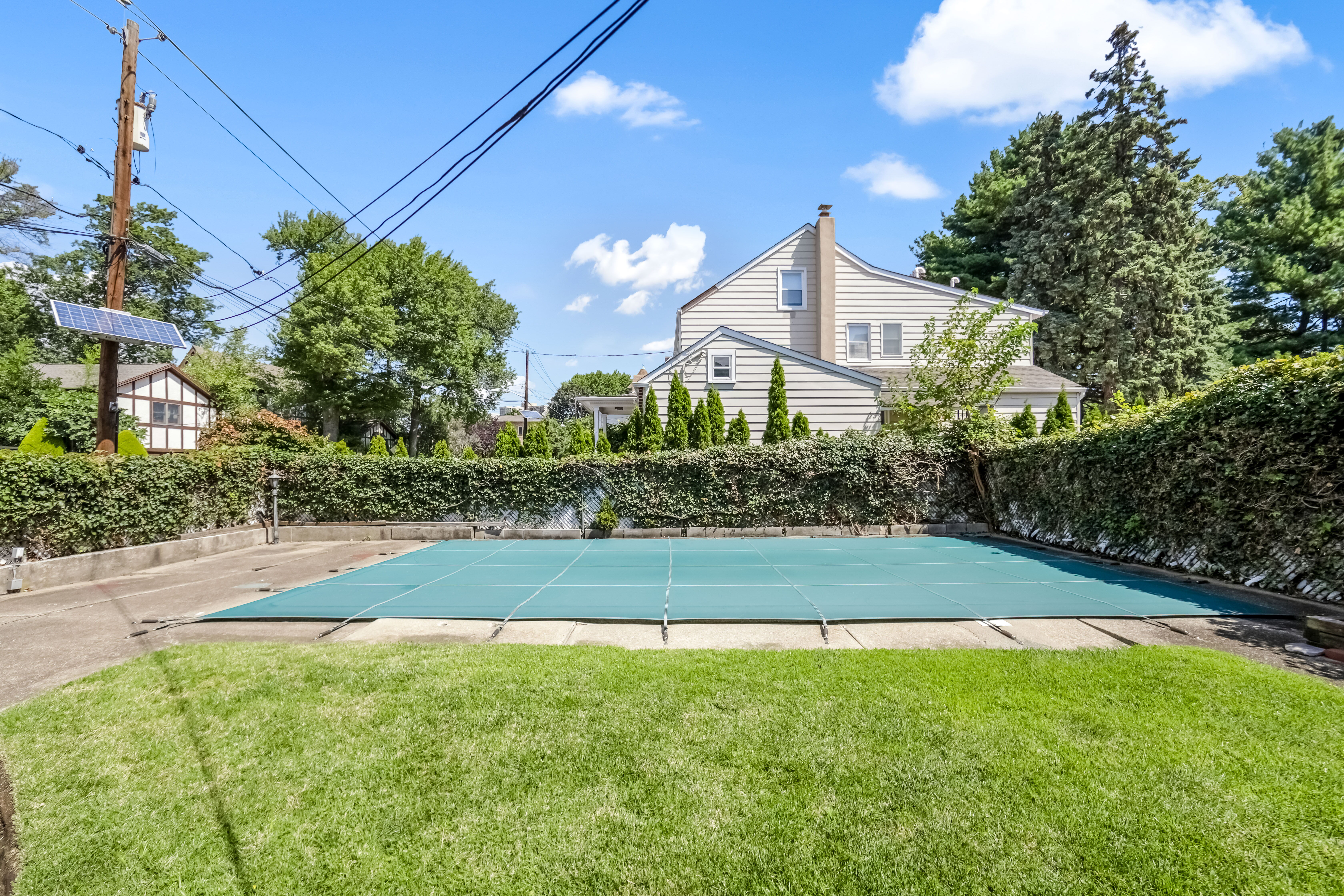 Cliffside Park, New Jersey, 07010, United States, 3 Bedrooms Bedrooms, ,3 BathroomsBathrooms,Residential,For Sale,1980135