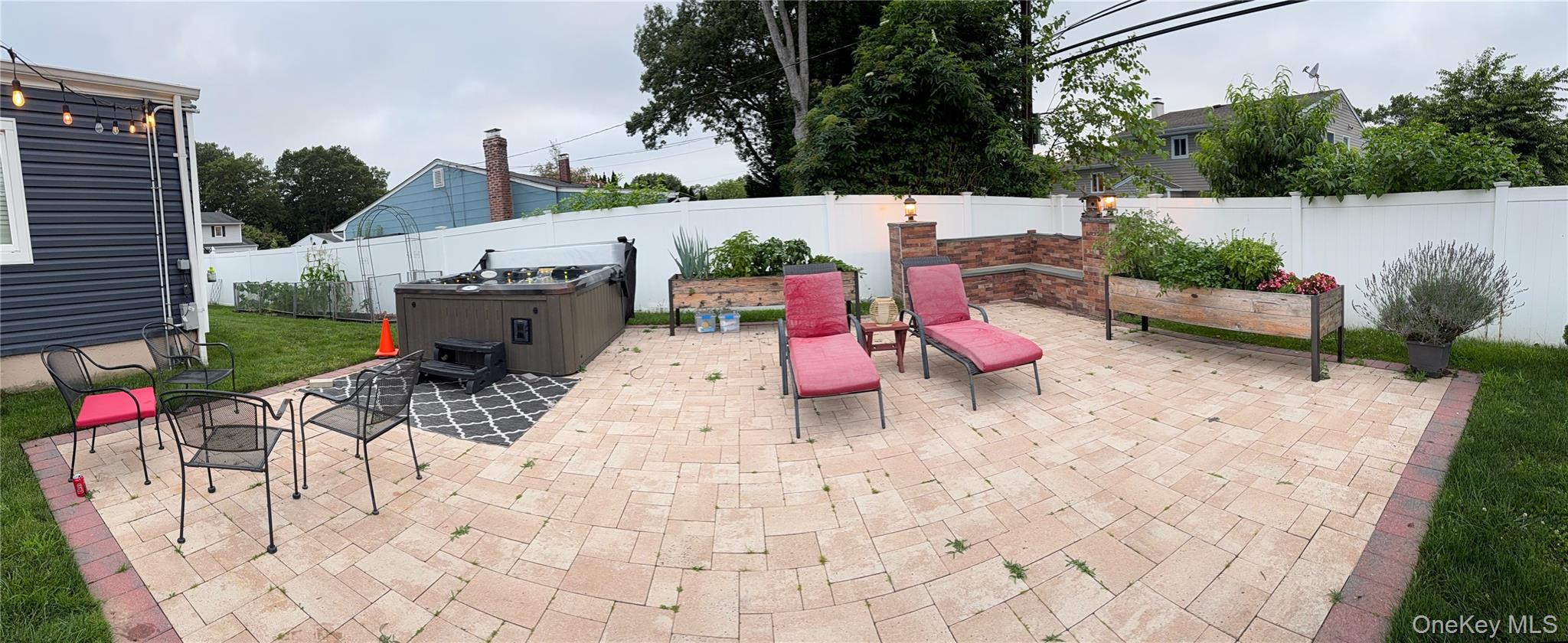 Port Jefferson Station, New York, 11776, United States, 3 Bedrooms Bedrooms, ,2 BathroomsBathrooms,Residential,For Sale,1938737