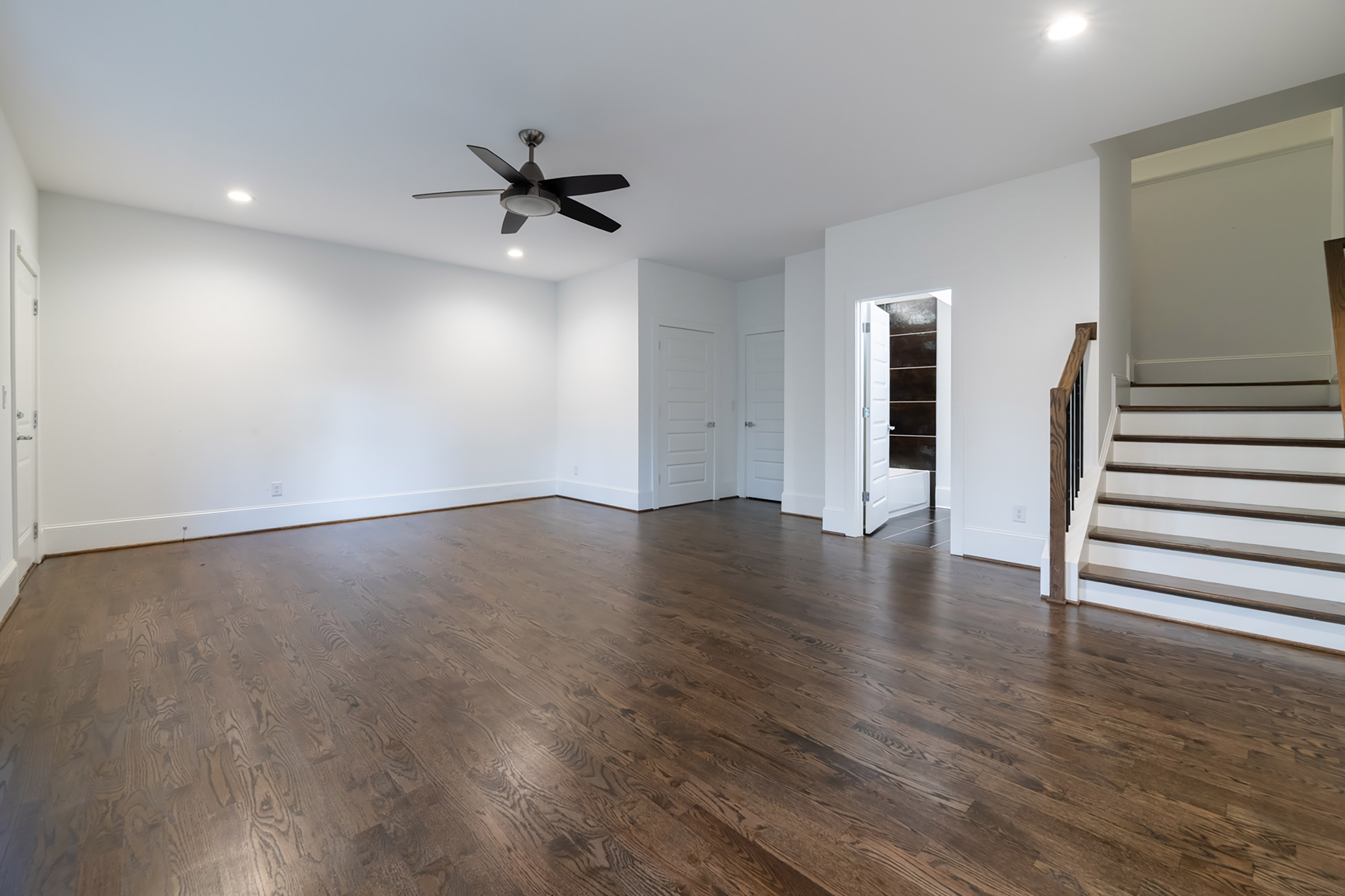  Stunning Four Level Move-in Ready Townhome - 物件實景