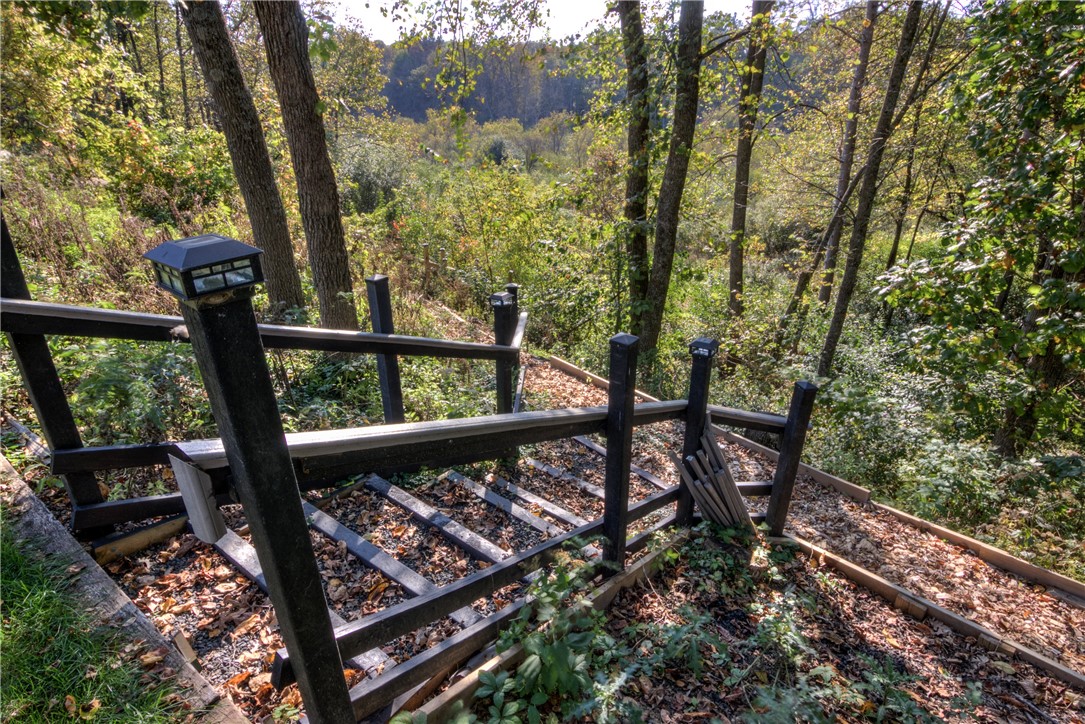 Eau Claire, Wisconsin, 54701, United States, 5 Bedrooms Bedrooms, ,4 BathroomsBathrooms,Residential,For Sale,1976179