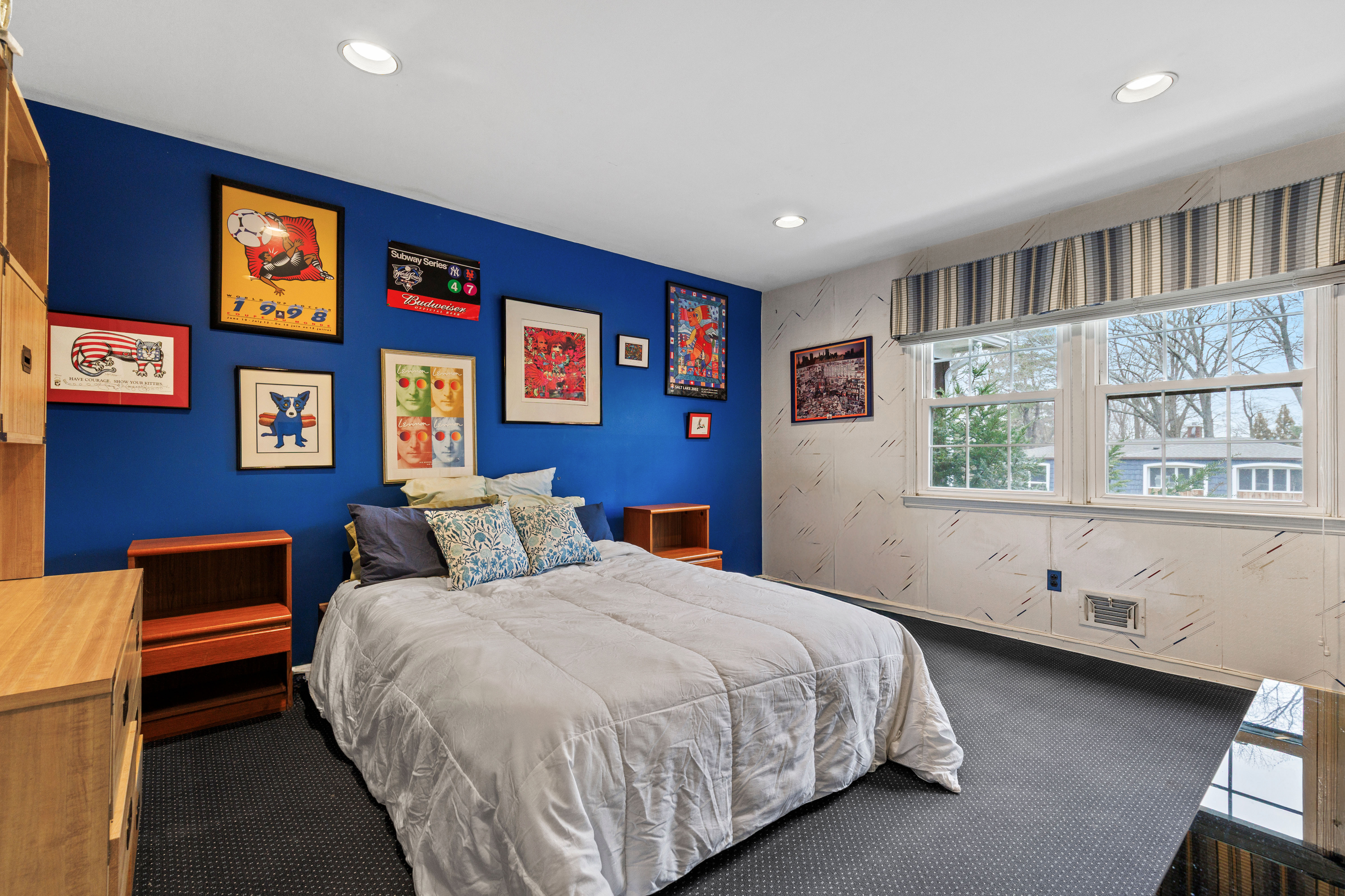  A beautiful, gracious colonial with a circular driveway. - 物件實景