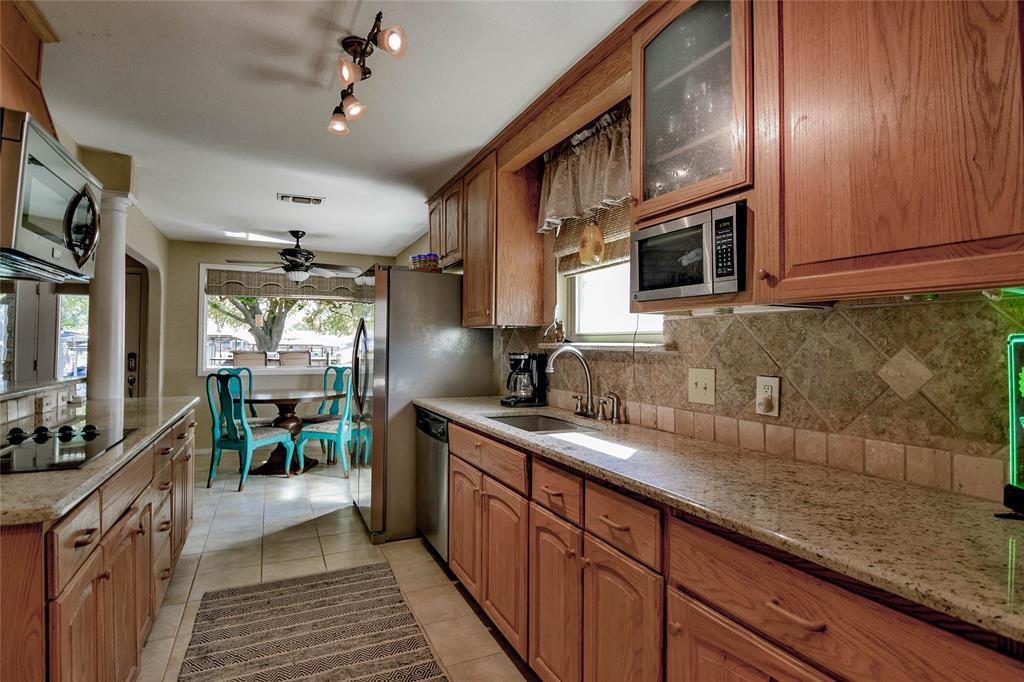 Granbury, Texas, 76049, United States, 3 Bedrooms Bedrooms, ,2 BathroomsBathrooms,Residential,For Sale,1984180