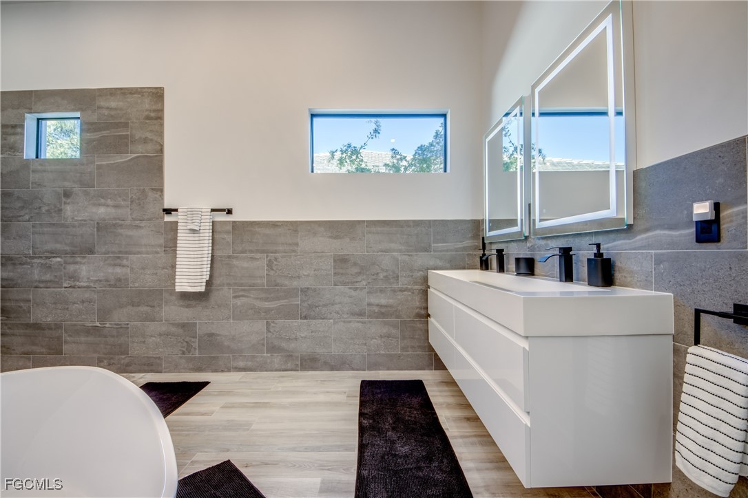 Cape Coral, Florida, 33914, United States, 4 Bedrooms Bedrooms, ,5 BathroomsBathrooms,Residential,For Sale,2005195