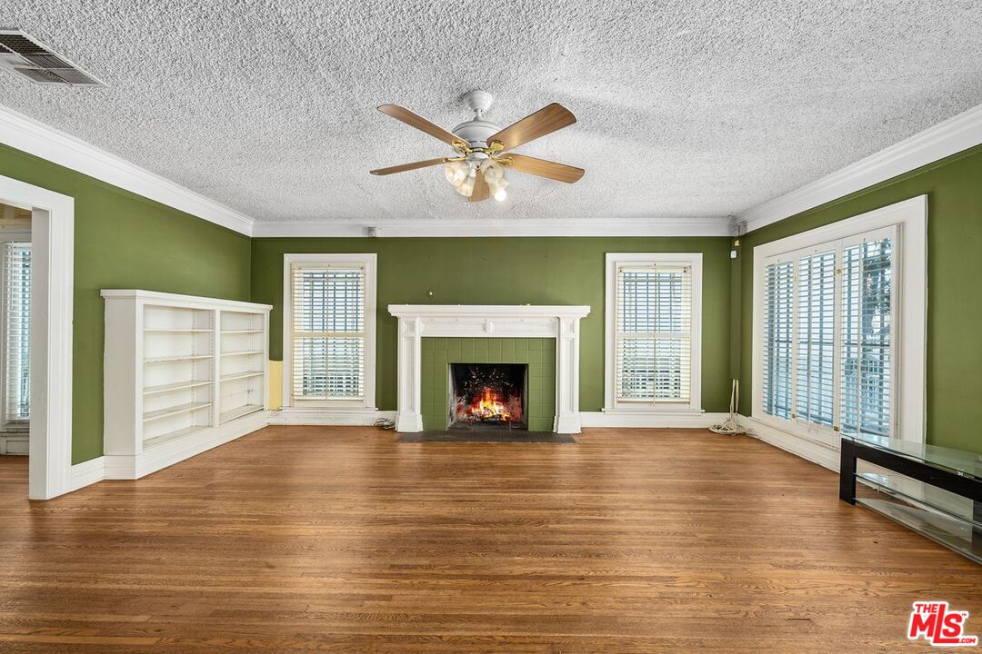 Los Angeles, California, 90004, United States, 3 Bedrooms Bedrooms, ,1 BathroomBathrooms,Residential,For Sale,1896510