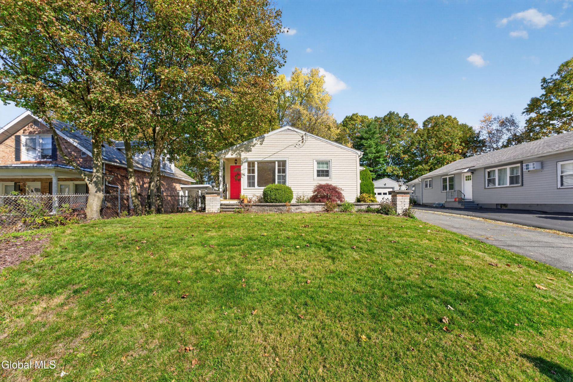 Luther St, Troy, NY 12180