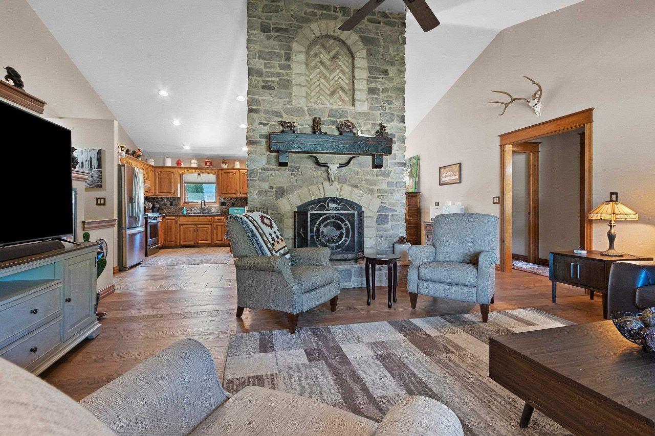 GREEN BAY, Wisconsin, 54302, United States, 3 Bedrooms Bedrooms, ,4 BathroomsBathrooms,Residential,For Sale,1818314