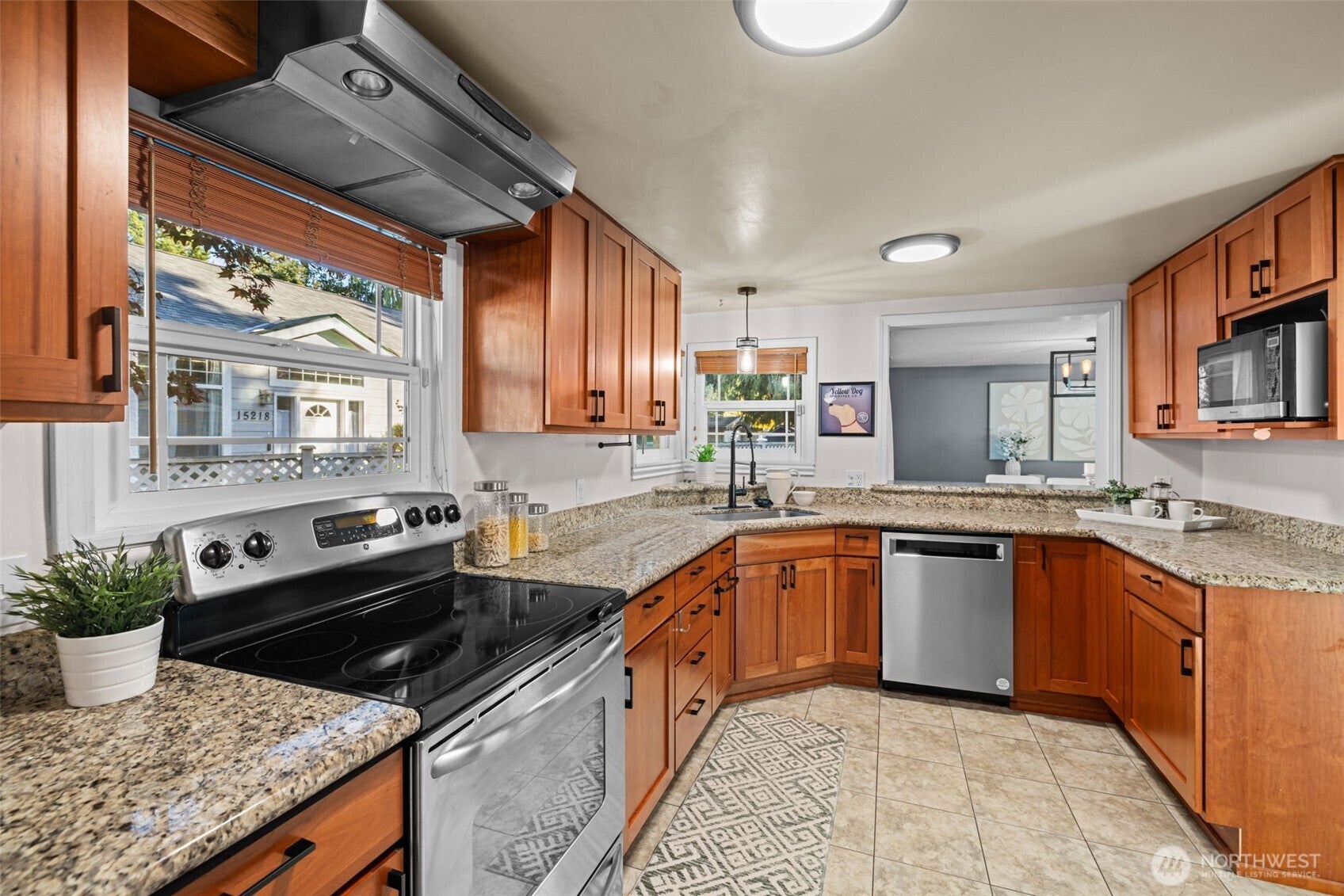 Shoreline, Washington, 98155, United States, 3 Bedrooms Bedrooms, ,1 BathroomBathrooms,Residential,For Sale,1984403