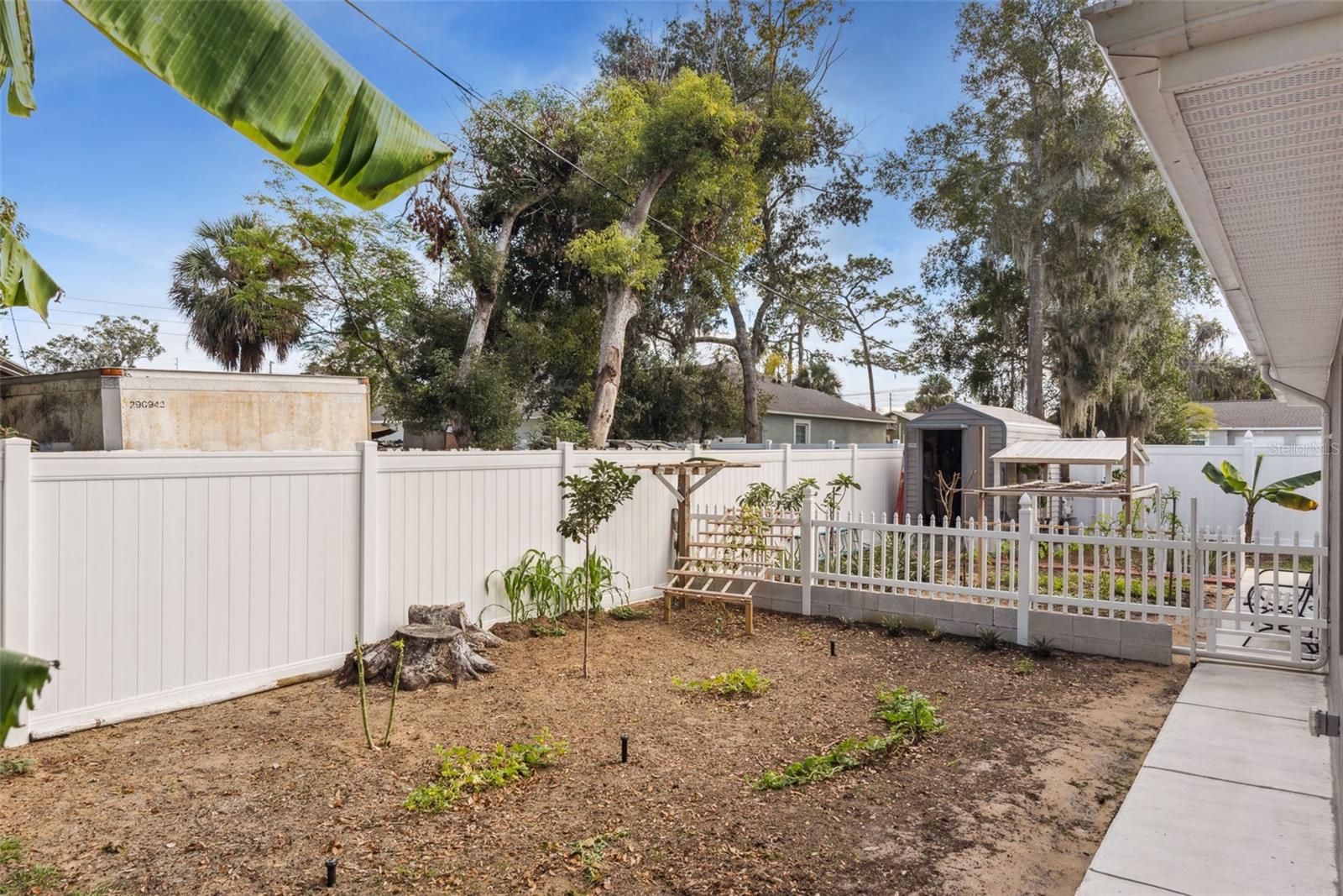 EUSTIS, Florida, 32726, United States, 6 Bedrooms Bedrooms, ,Residential,For Sale,2005455