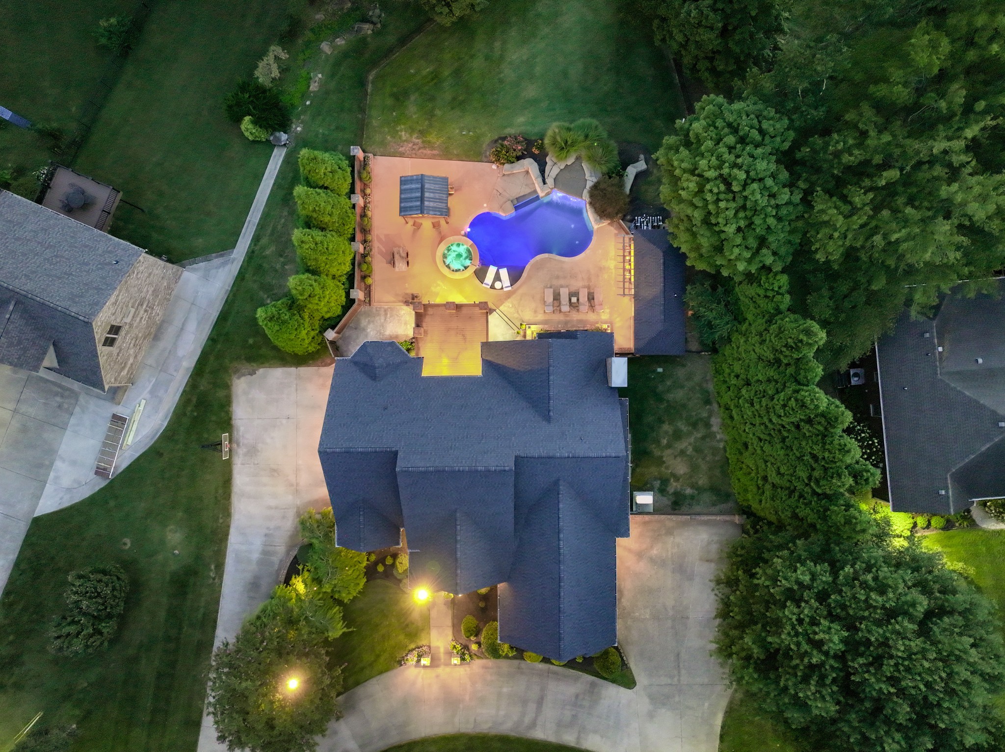 Clarksville, Tennessee, 37043, United States, 4 Bedrooms Bedrooms, ,5 BathroomsBathrooms,Residential,For Sale,1997798