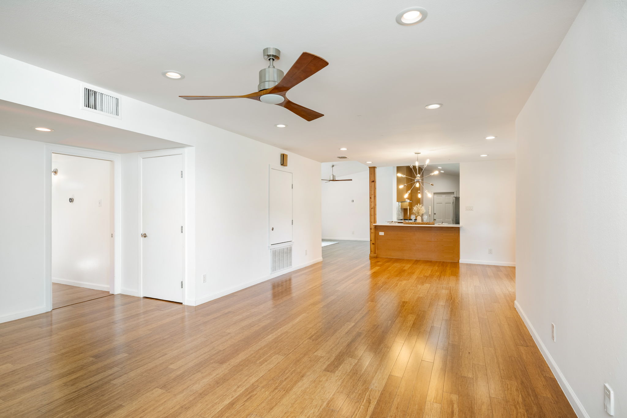  Refined Mid-Century Modern with Casita in Alamo Heights ISD - 物件實景