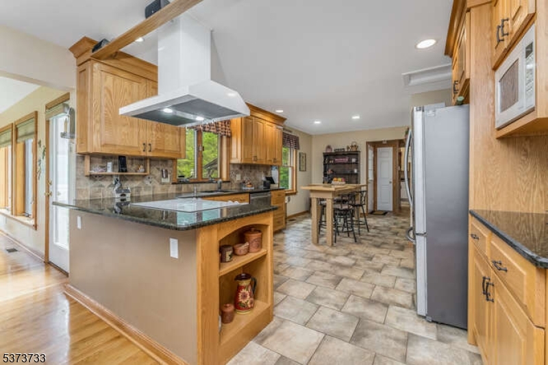 Columbia, New Jersey, 07832, United States, 3 Bedrooms Bedrooms, ,3 BathroomsBathrooms,Residential,For Sale,1977170