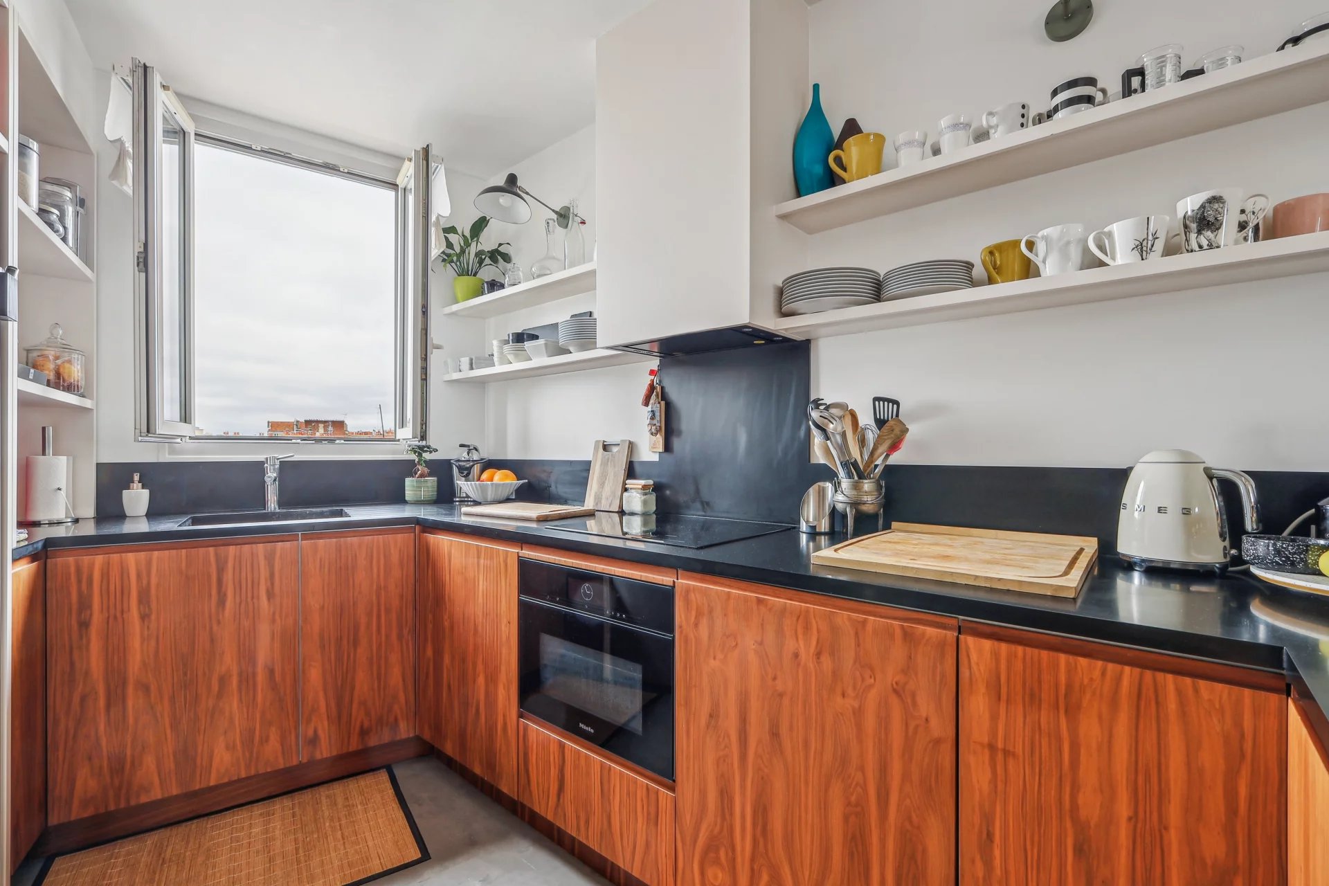 Boulogne-Billancourt, Île-de-France, 92100, FR, 2 Bedrooms Bedrooms, ,2 BathroomsBathrooms,Residential,For Sale,1668545