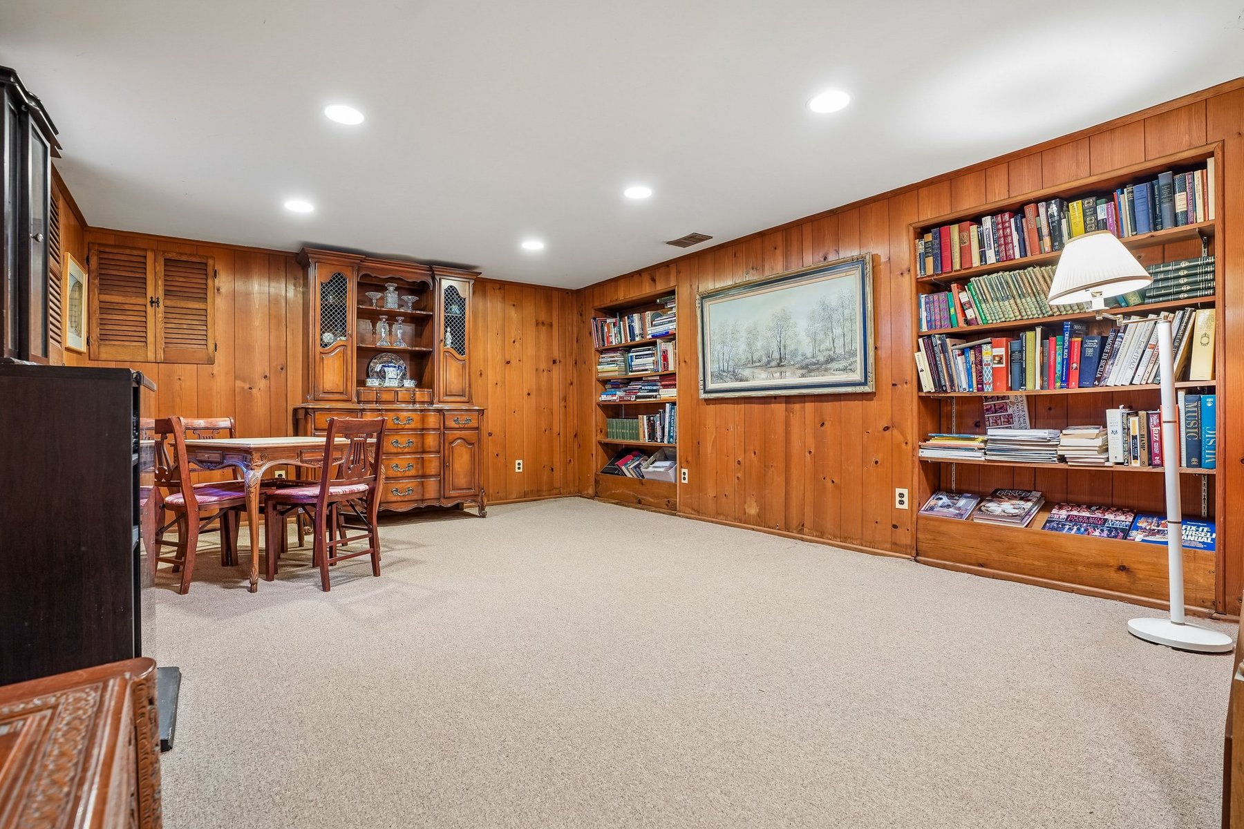  Classic Center Hall Colonial Privately Set on 1.2 Acres - 物件實景