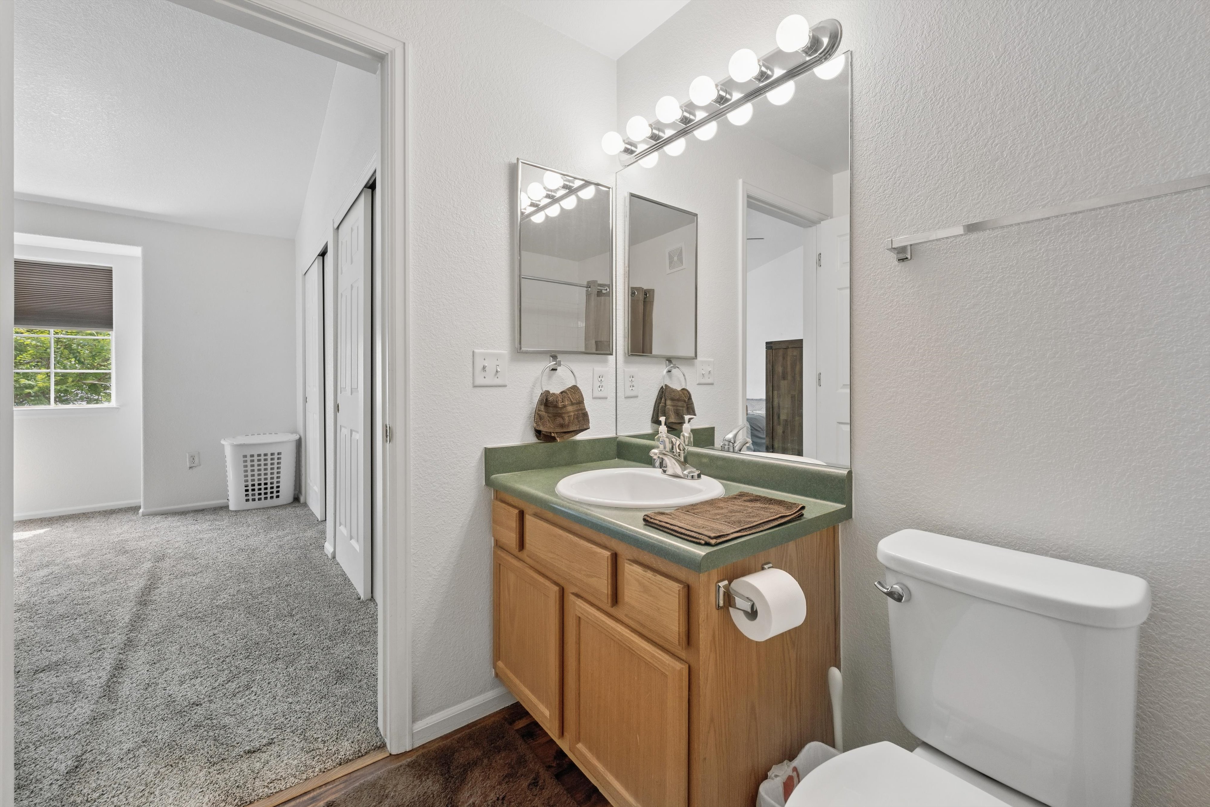  Welcome to this Beautifully Maintained Condo In Gated Settlers Chase Heritage - 物件實景