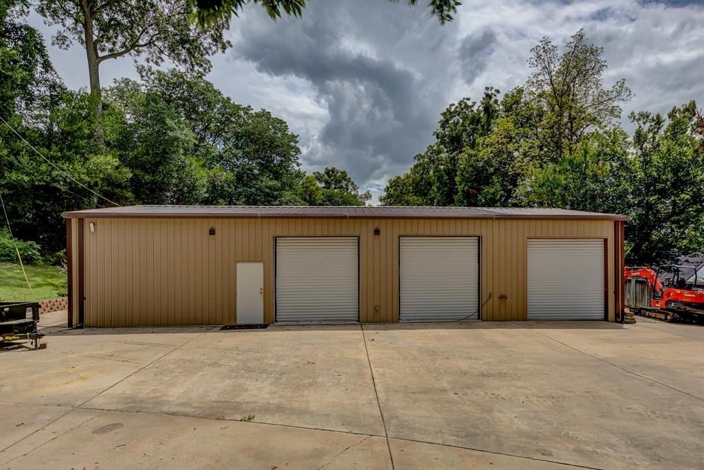 Vicksburg, Mississippi, 39180, United States, 4 Bedrooms Bedrooms, ,4 BathroomsBathrooms,Residential,For Sale,1778903