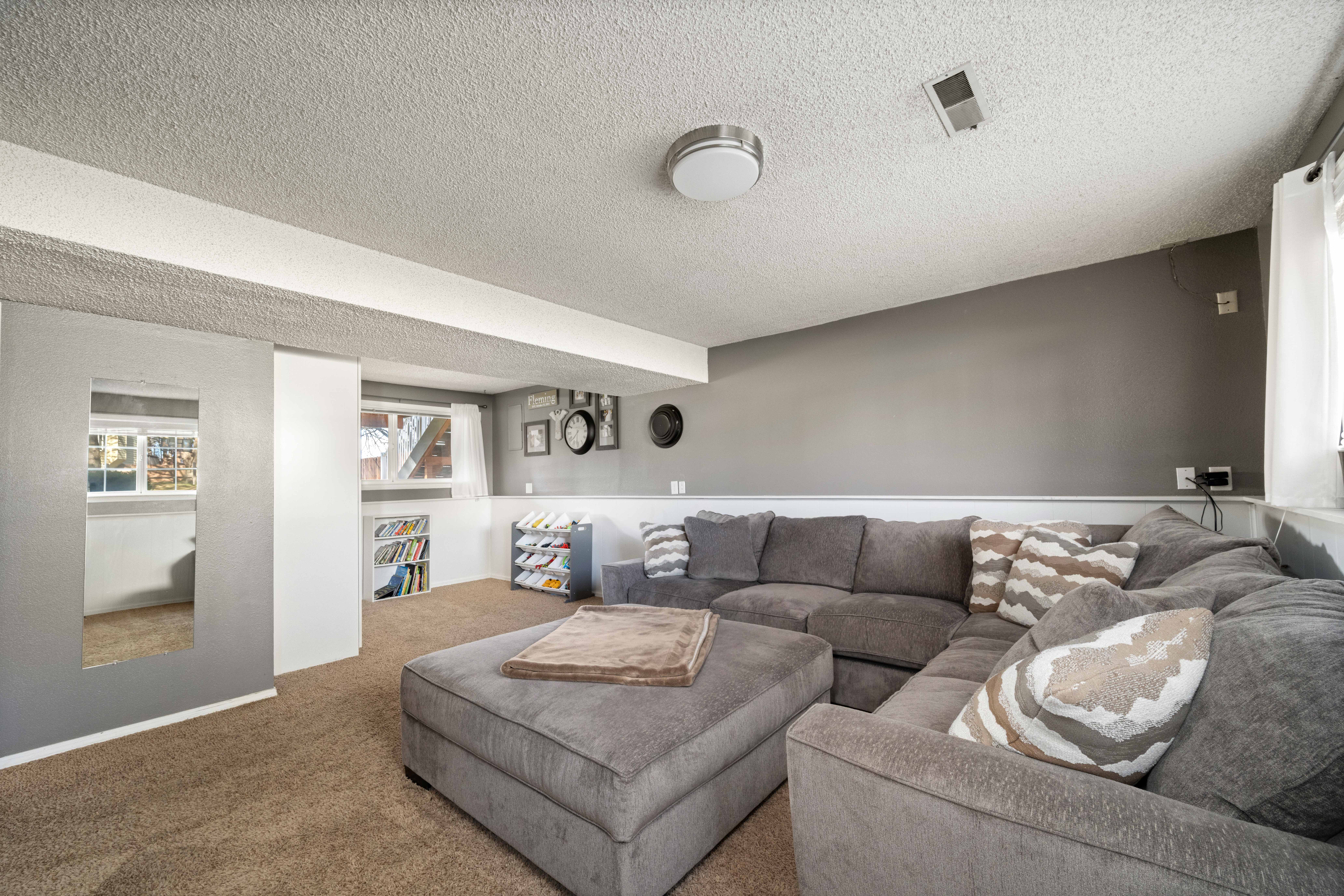  Updated, Move-In Ready, No HOA - 物件實景