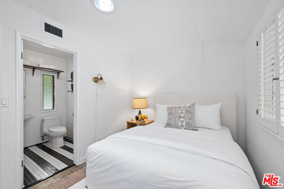 Los Angeles, California, 90049, United States, 4 Bedrooms Bedrooms, ,4 BathroomsBathrooms,Residential,For Sale,1901506