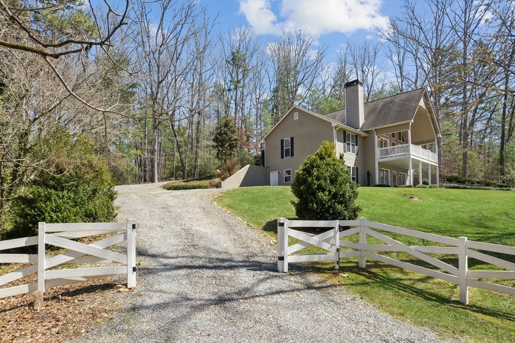 Blairsville, Georgia, 30512, United States, 4 Bedrooms Bedrooms, ,3 BathroomsBathrooms,Residential,For Sale,1913055