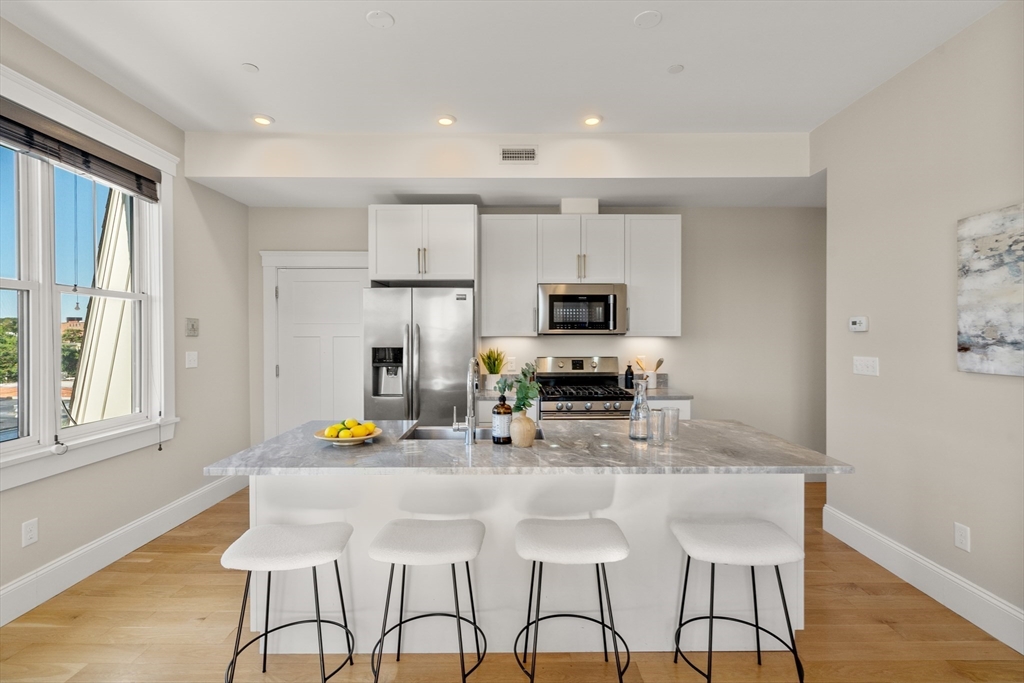 Somerville, Massachusetts, 02143, United States, 2 Bedrooms Bedrooms, ,2 BathroomsBathrooms,Residential,For Sale,1934181