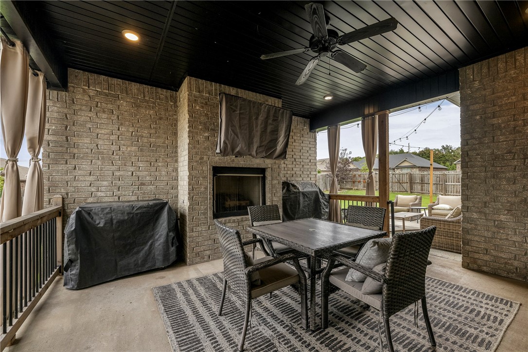 Cave Springs, Arkansas, 72718, United States, 4 Bedrooms Bedrooms, ,3 BathroomsBathrooms,Residential,For Sale,1954993