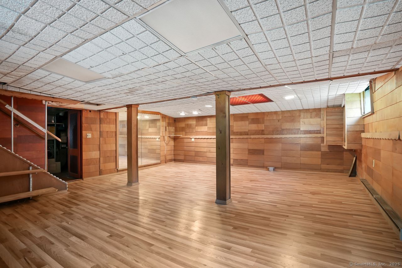 Stratford, Connecticut, 06615, United States, 3 Bedrooms Bedrooms, ,1 BathroomBathrooms,Residential,For Sale,1965569
