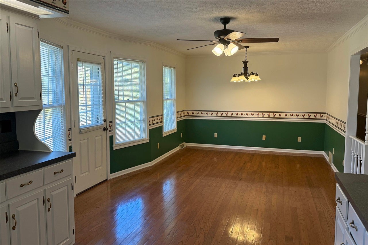 Scottsville, Kentucky, 42164, United States, 4 Bedrooms Bedrooms, ,3 BathroomsBathrooms,Residential,For Sale,1995978