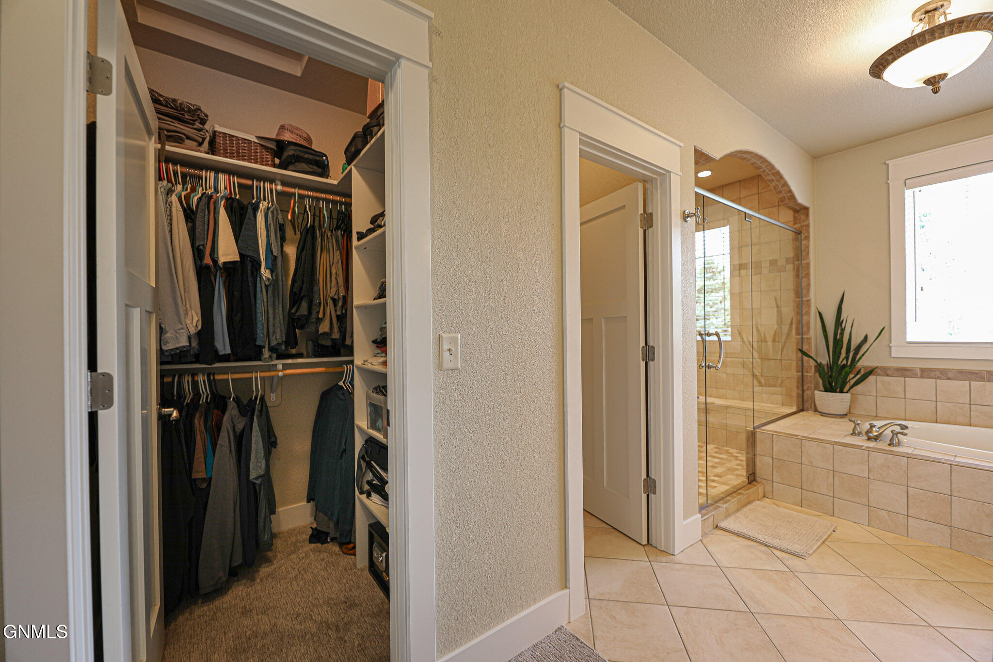 Bismarck, North Dakota, 58503, United States, 6 Bedrooms Bedrooms, ,5 BathroomsBathrooms,Residential,For Sale,1810584