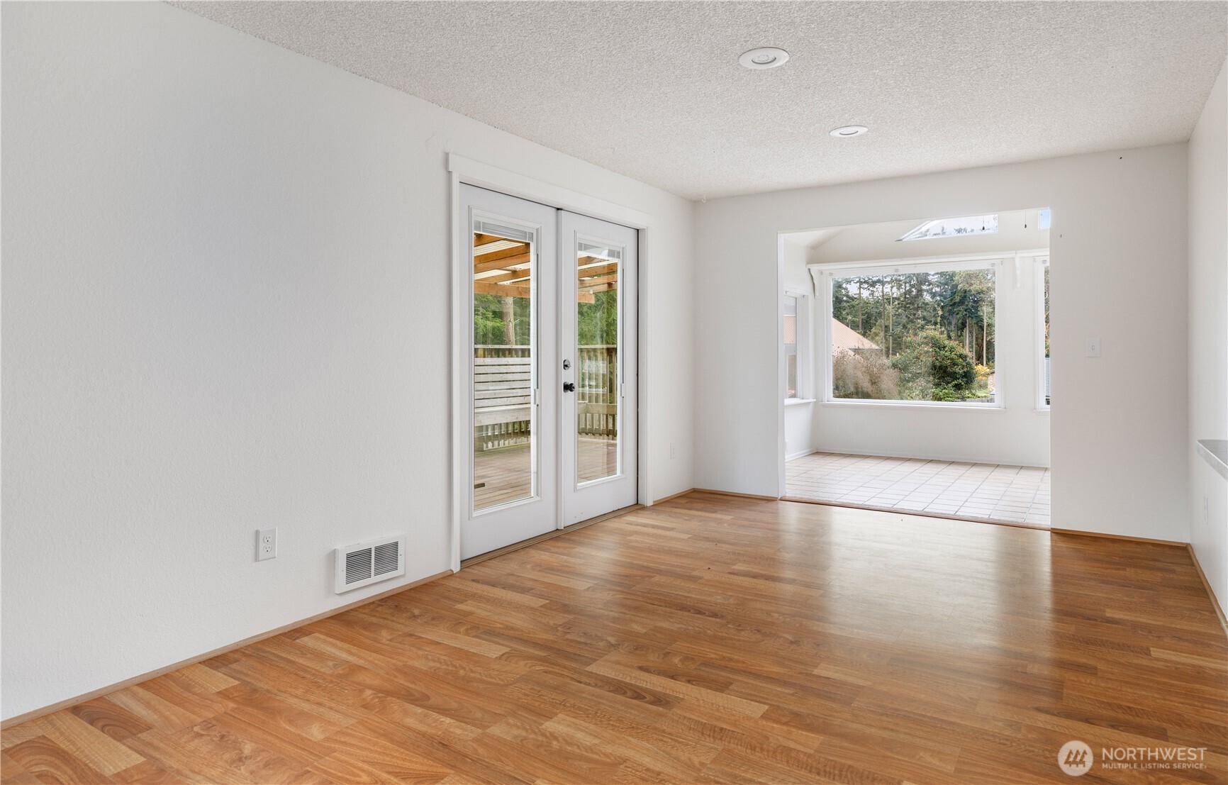 Oak Harbor, Washington, 98277, United States, 3 Bedrooms Bedrooms, ,2 BathroomsBathrooms,Residential,For Sale,1989027