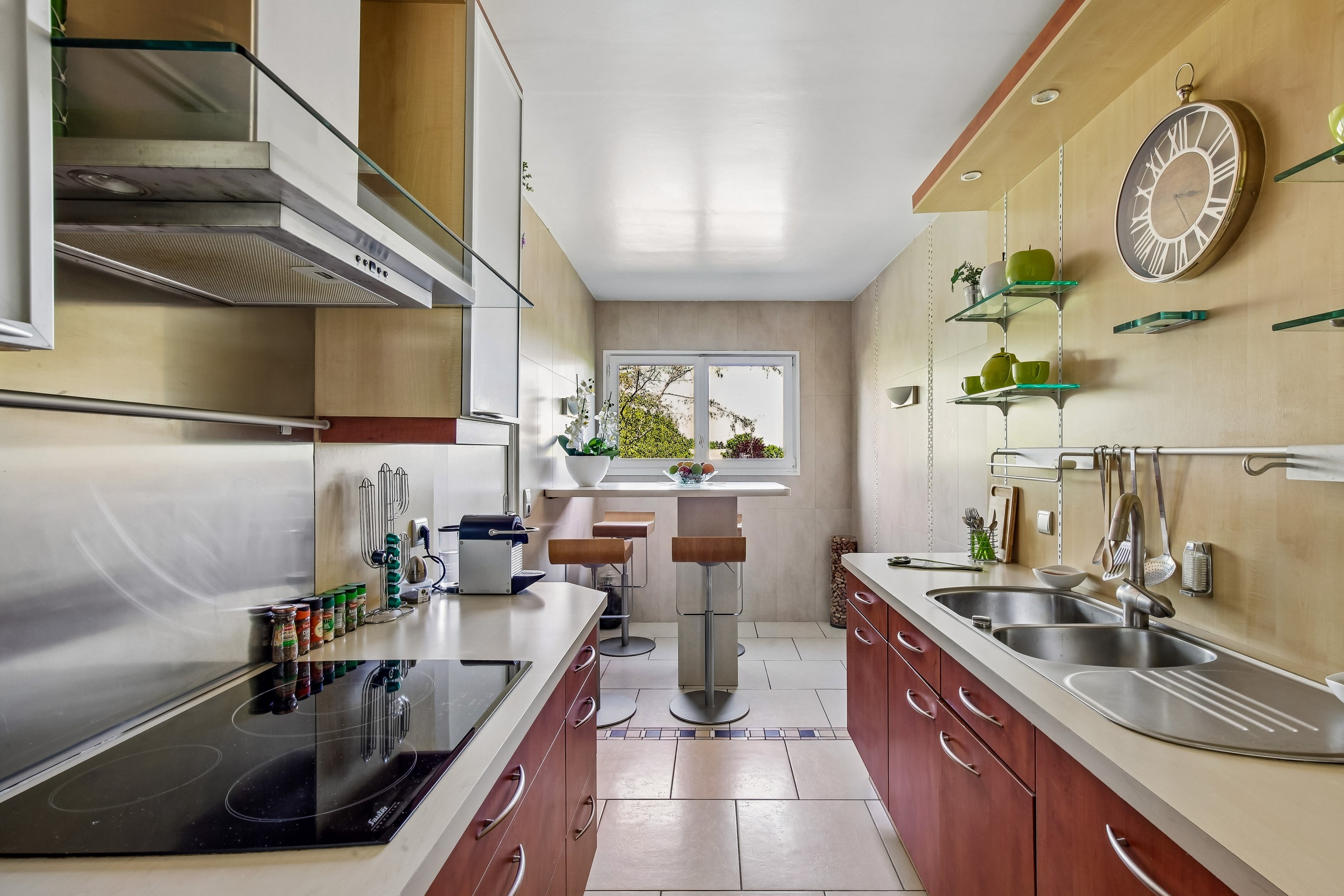  Sun-Filled Apartment with Terrace, Balcony and Open Green Views - 物件實景