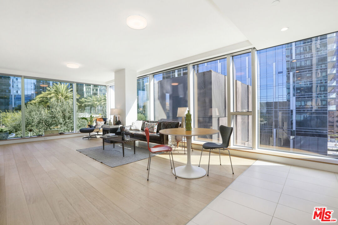 Los Angeles, California, 90017, United States, 1 Bedroom Bedrooms, ,2 BathroomsBathrooms,Residential,For Sale,1987856