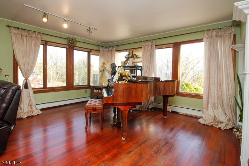 Vernon Twp., New Jersey, 07461-4534, United States, 5 Bedrooms Bedrooms, ,3 BathroomsBathrooms,Residential,For Sale,1977307